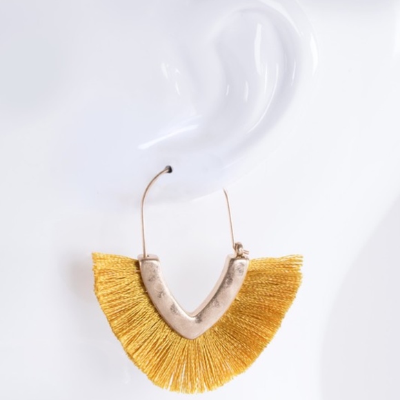 NWT Hammered Metal Ivory Tassel Earrings - Picture 2 of 2